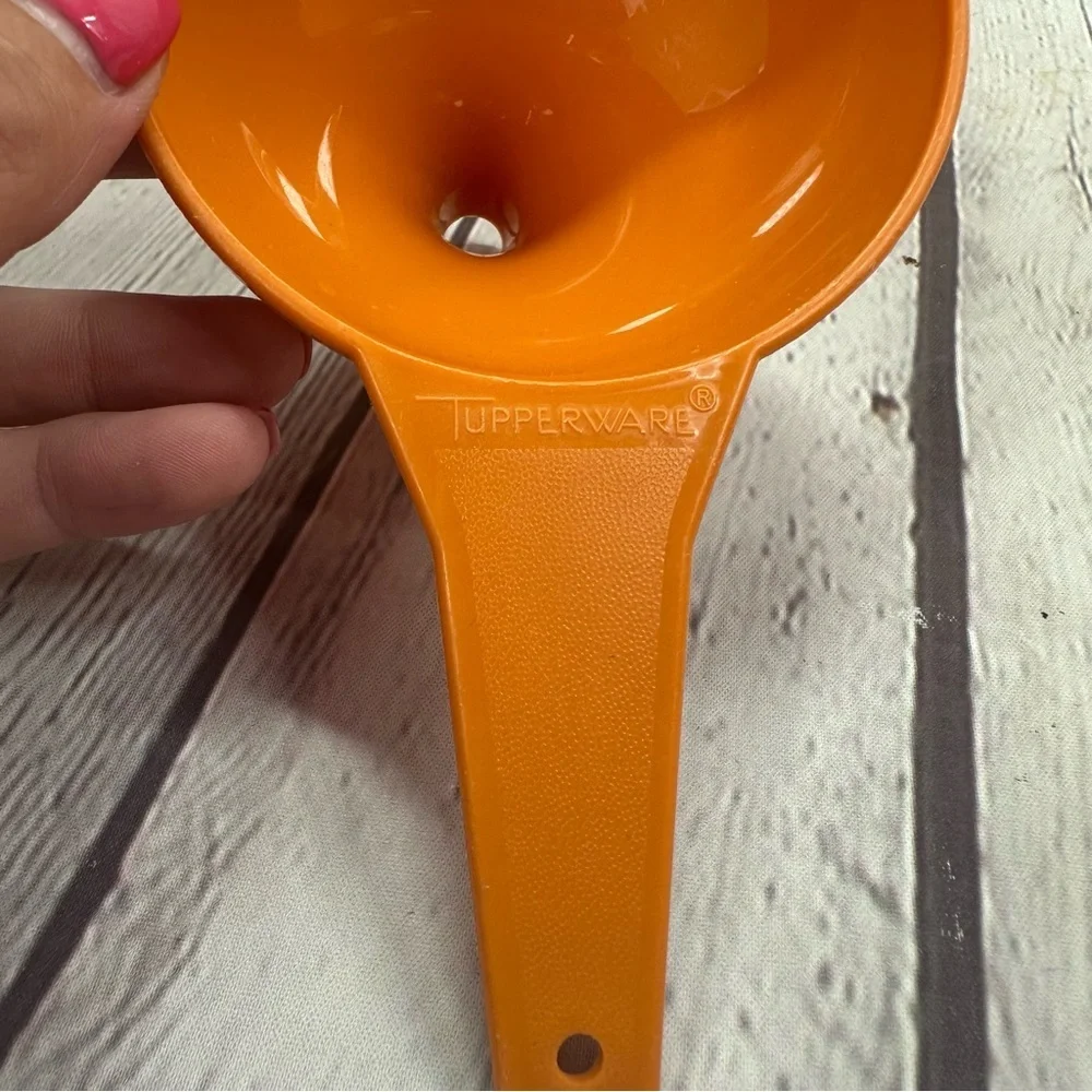 vtg tupperware rustic Orange funnel kitchen tool 1227 Tupperware “Hershey Kiss”